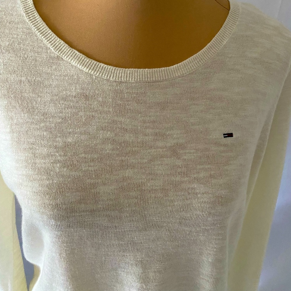 Tommy Hilfiger light weight sweater. Med.  scoop neck